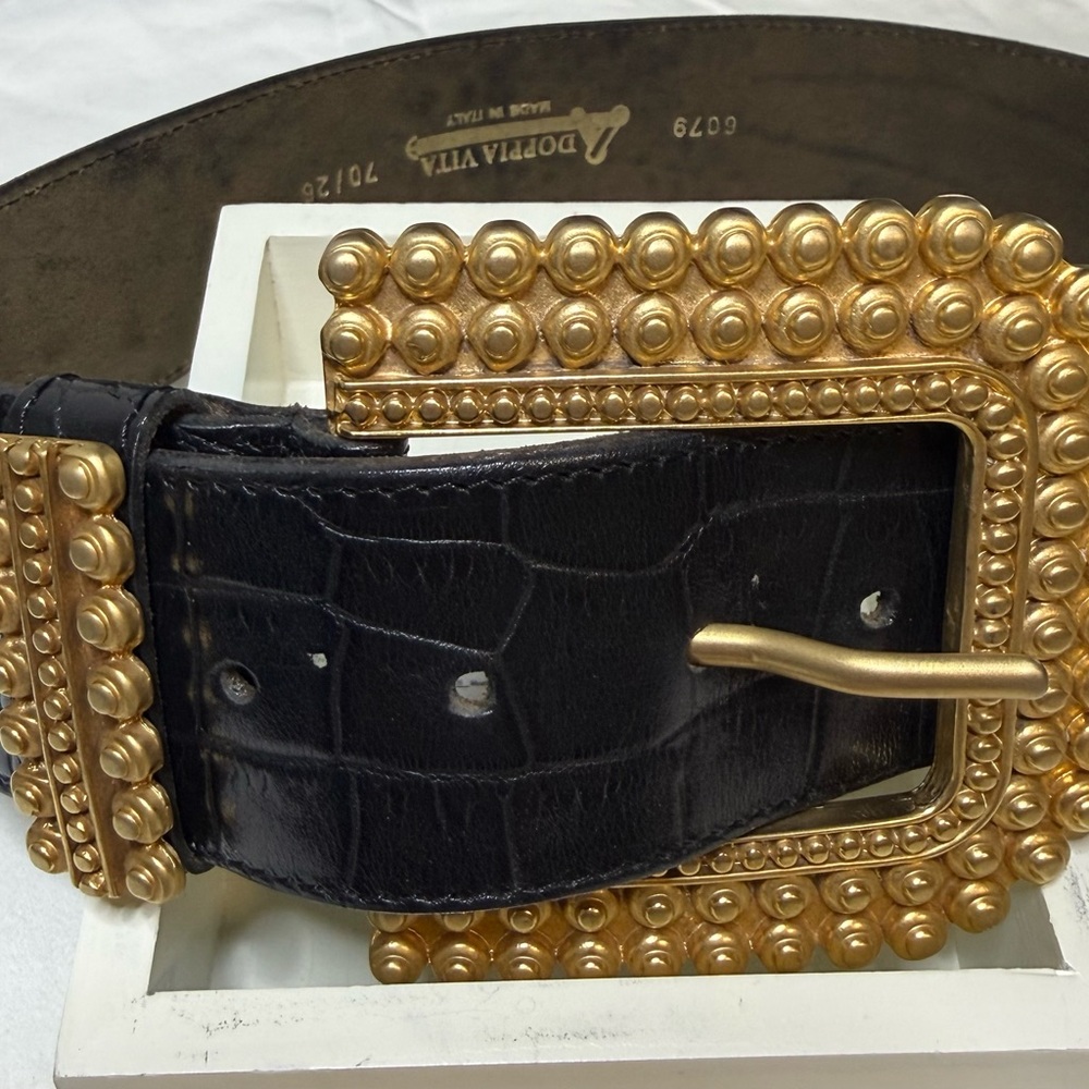Adoppia Vita black belt with gold buckle vintage